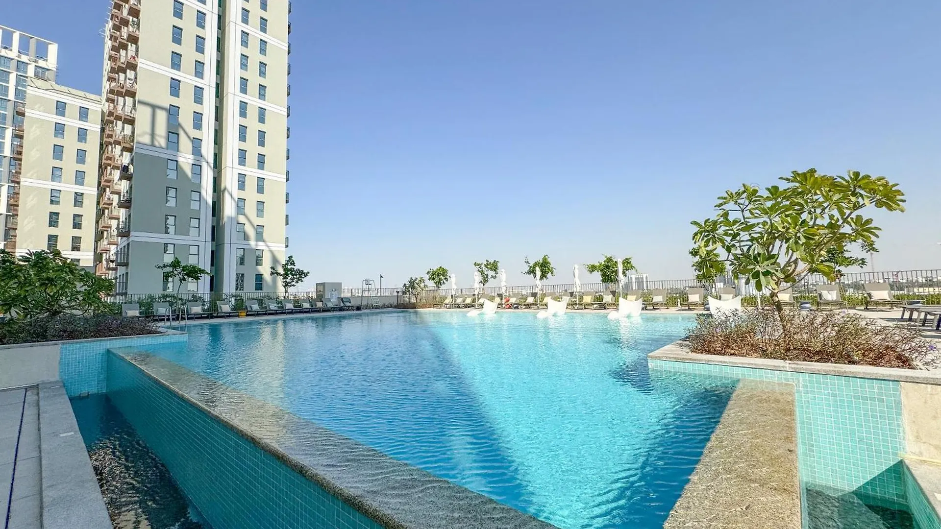 Trophy - Contemporary Living At Dubai Hills Socio Tower Apartment